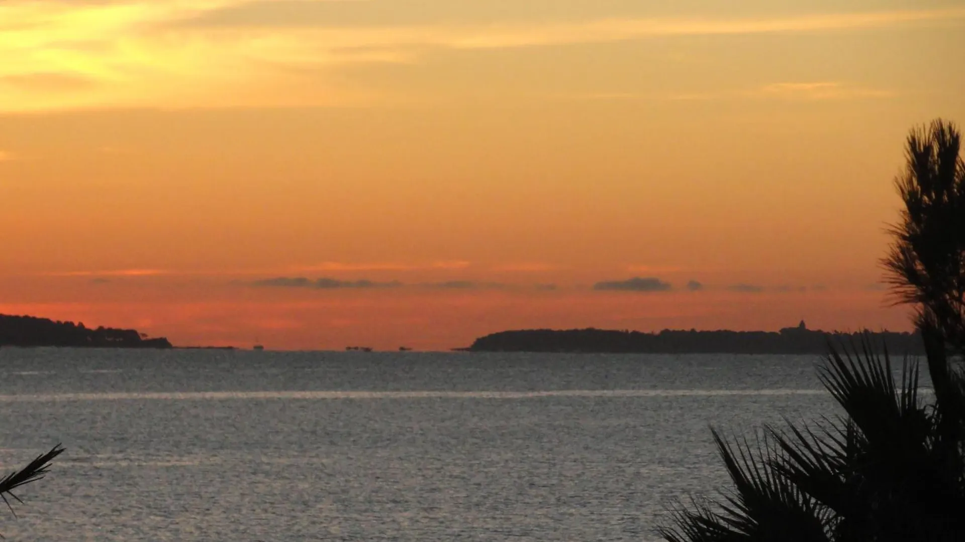 Cannes Terrace Beach Front & Sea View