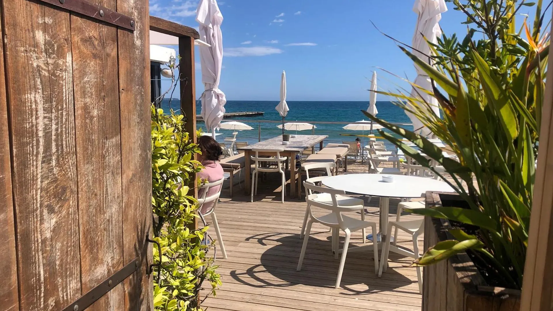 Cannes Terrace Beach Front & Sea View 0*,