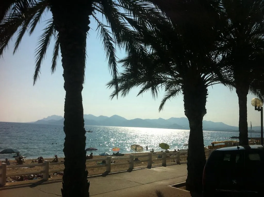 Cannes Terrace Beach Front & Sea View Daire