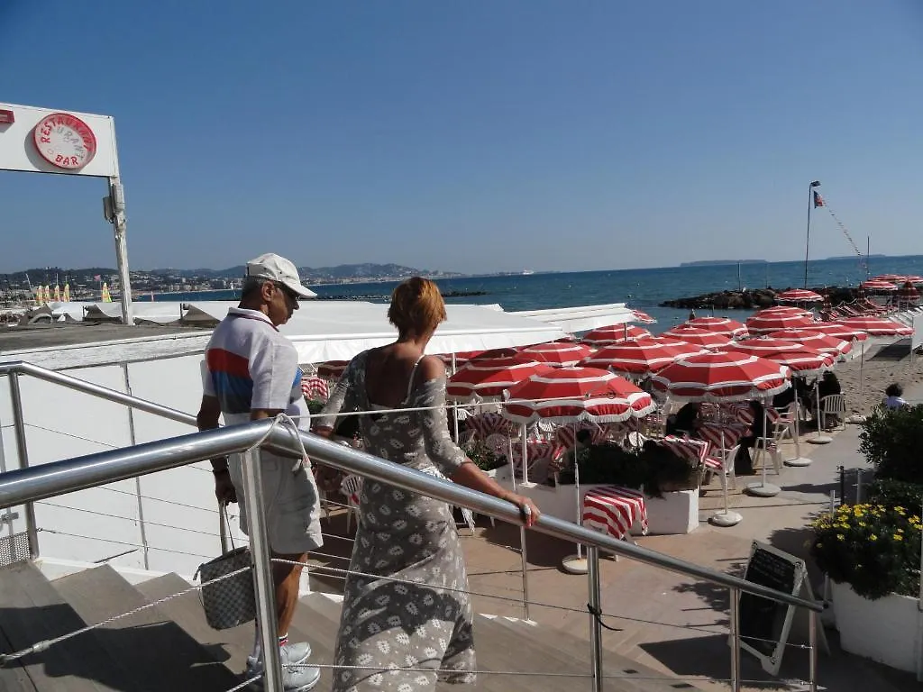 Cannes Terrace Beach Front & Sea View 0*,