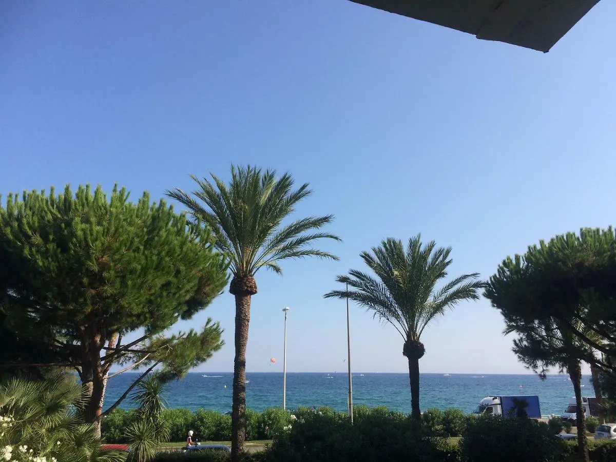 Cannes Terrace Beach Front & Sea View Daire