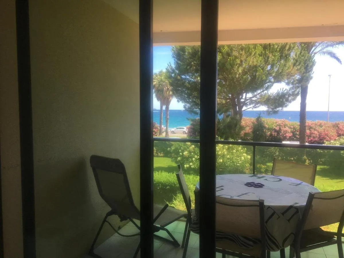 Cannes Terrace Beach Front & Sea View Apartment 0*,  France