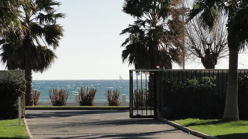 아파트 Cannes Terrace Beach Front & Sea View