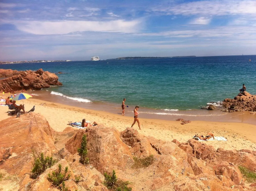 Cannes Terrace Beach Front & Sea View Apartment 0*,