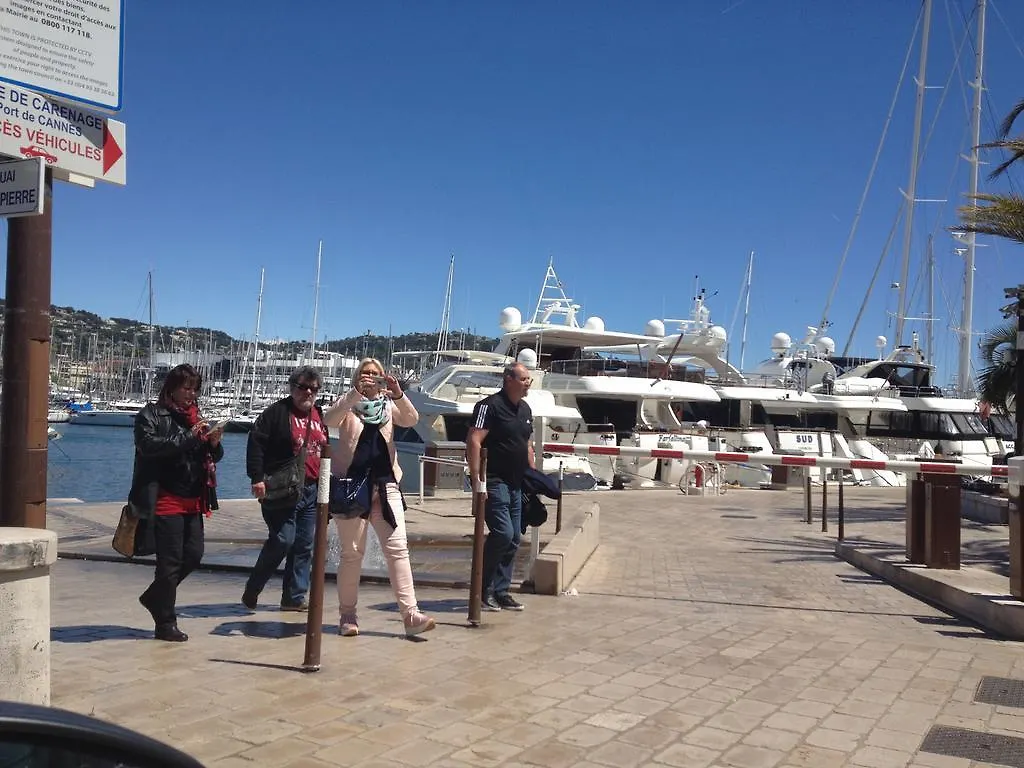 아파트 Cannes Terrace Beach Front & Sea View
