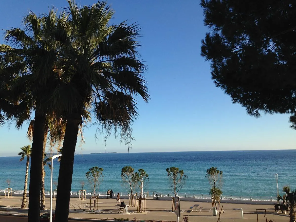 Cannes Terrace Beach Front & Sea View 0*,