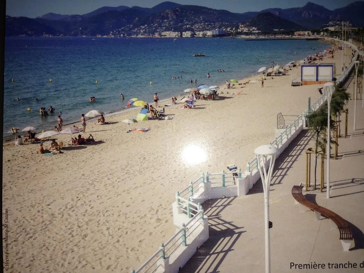 아파트 Cannes Terrace Beach Front & Sea View