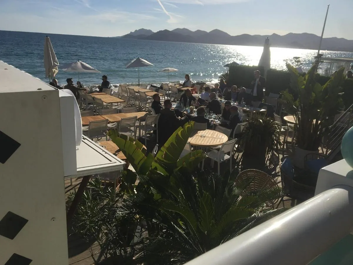 Cannes Terrace Beach Front & Sea View Apartment